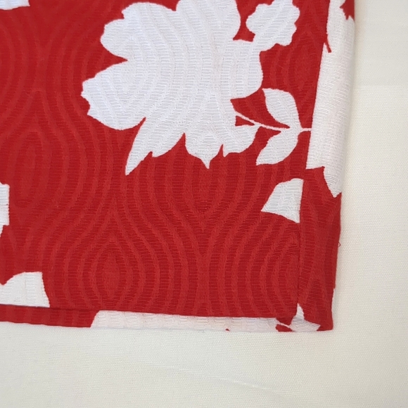 Red and White Tropical Floral Print Pencil Skirt - Picture 3 of 8